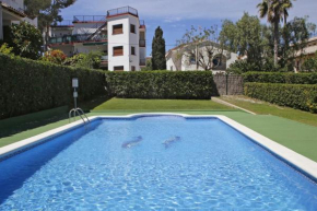 AT044 Cerca de la playa, con piscina y airco